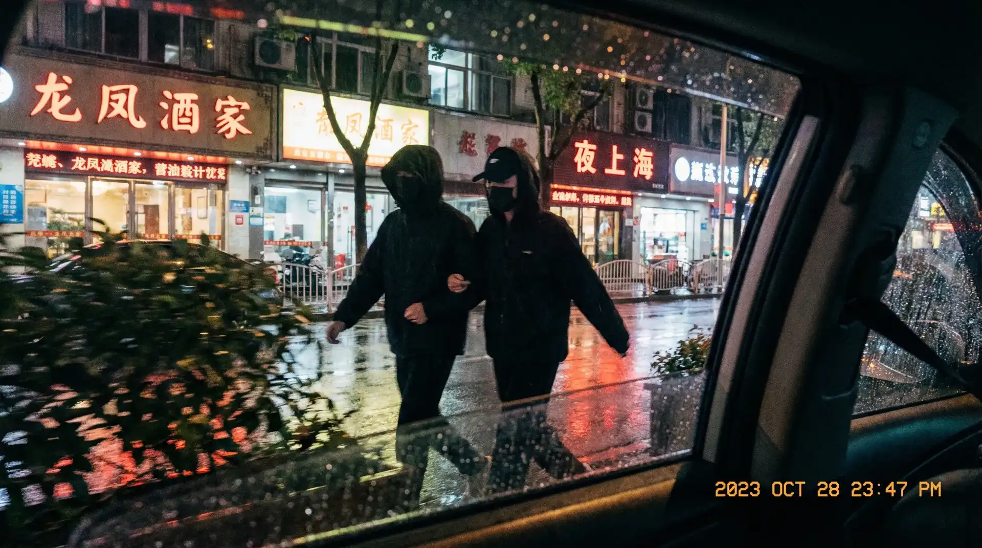 KB体育 - 顶流明星深夜密会现场抓拍照片